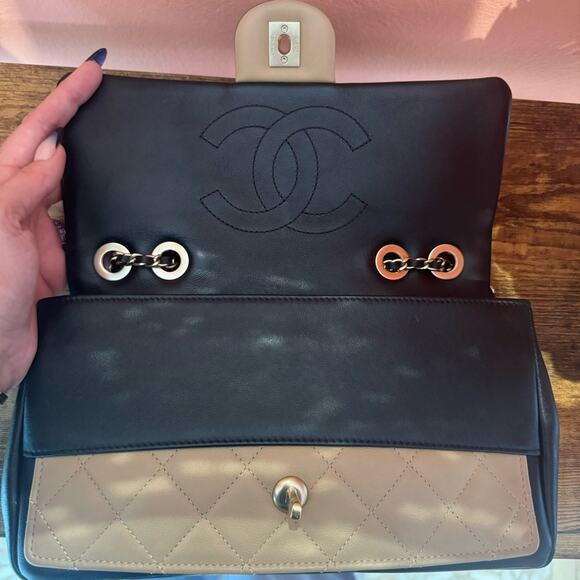 Chanel Graphic Flap Bag Quilted Calfskin Medium Black Beige Goldtone hardware - Picture 2 of 14